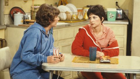 Penny Marshall y Cindy Williams en un episodio de 1979 de 