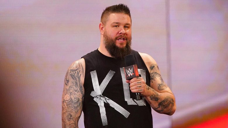 Promocionando a Kevin Owens