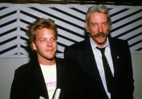 Getty Kiefer Sutherland (izquierda) y su padre Donald en la década de 1980
