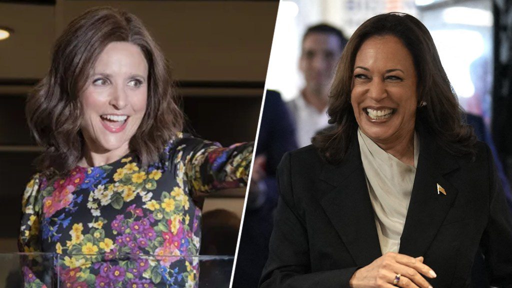 Julia Louis-Dreyfus sonríe y señala fuera de cuadro en una escena de Veep.  Kamala Harris sonríe mientras entra a la sede de su campaña.