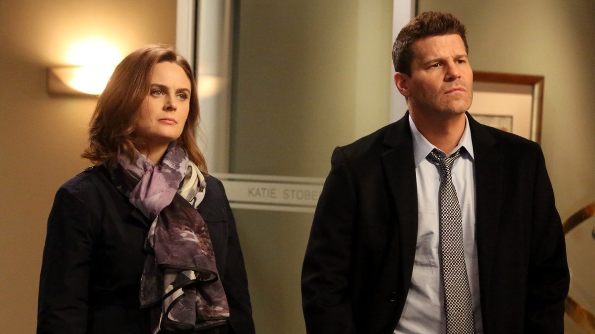 Emily Deschanel y David Boreanaz están en "Huesos"